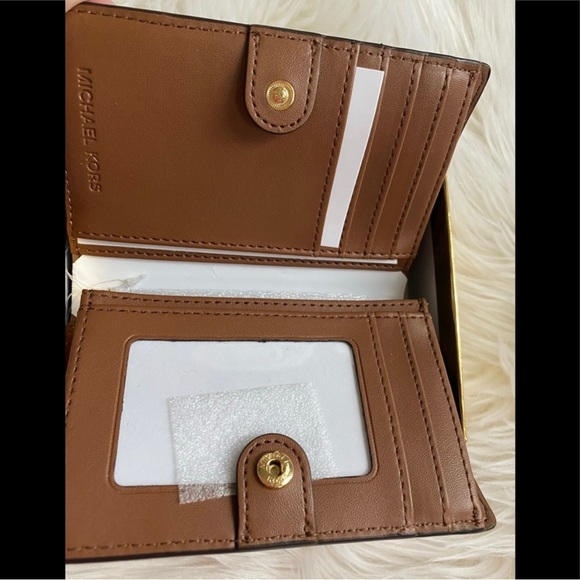 New! Michael Kors wallet - Picture 3 of 7